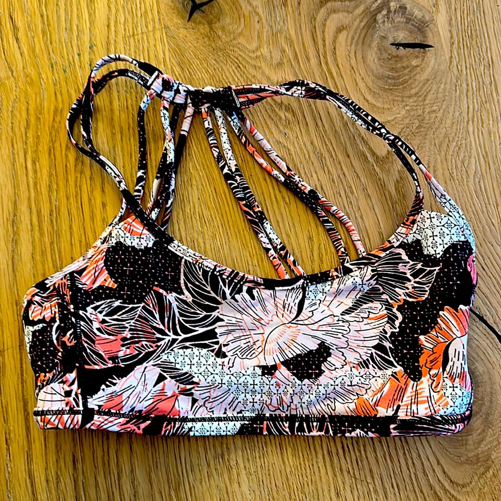 Lululemon free to be sports bra size 4